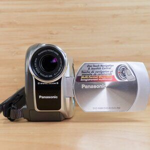 Panasonic VDR-D100 Handycam Camcorder /  DVD Video Camera / Made in Japan
